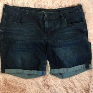 Super stretchy Liverpool Shorts